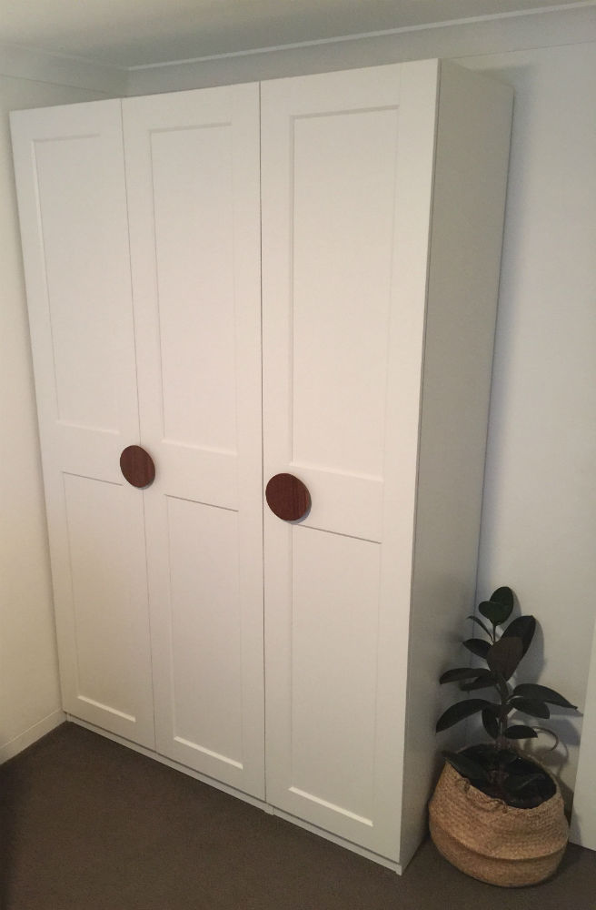 Pull solution for a 3 door cupboard