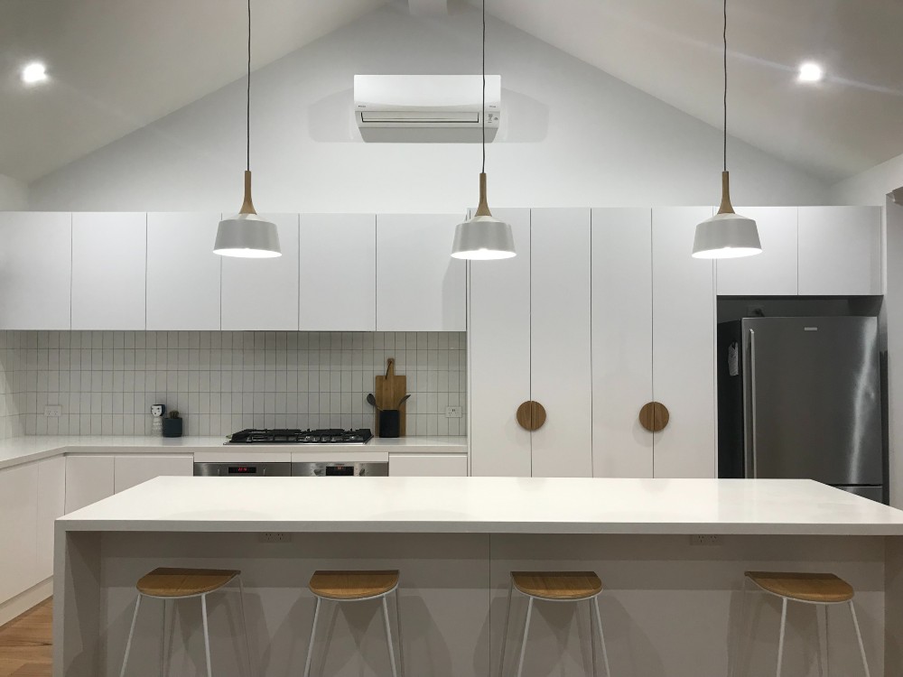 Fresh and Stylish Kitchen. Wood and White wonderful combo